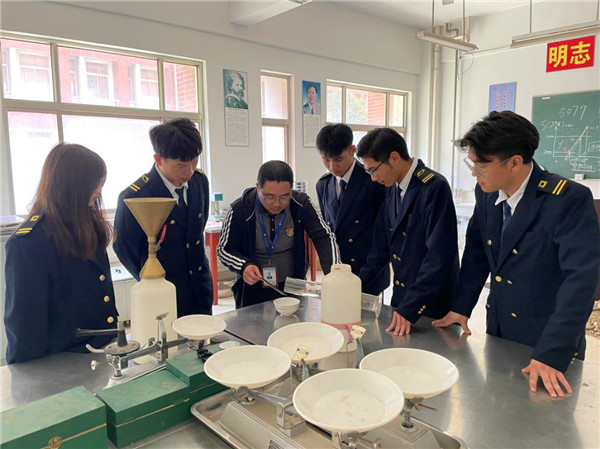 江苏航运职业技术学院学子研发出新型长效开云体育 开云官网环保疏水材料